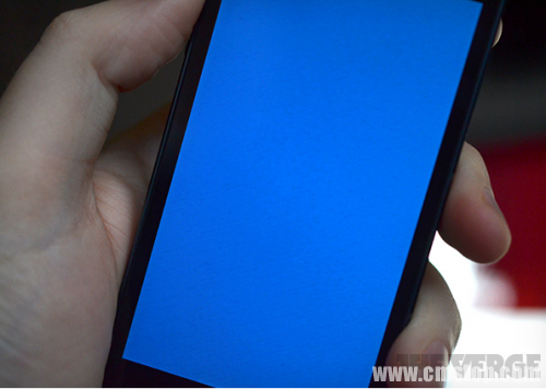 苹果iPhone 5S频繁蓝屏死机 让人想起Windows（图）