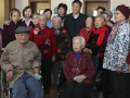 习近平在北京看望一线职工和老年群众
