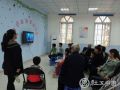 郑州彩虹社工中心开展社区周末影院活动