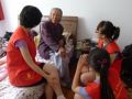 黑龙江省大众社工服务中心志愿者看望失独老人