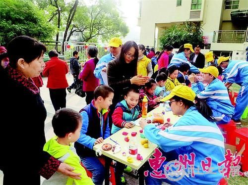 惠城区龙丰街道金峰社区综合服务中心的社工在社区广场开展游园活动，丰富市民精神文化生活。 （资料图片）