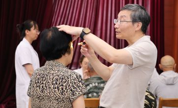 “光辉视界”公益行走进河北顺平